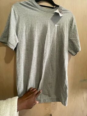 Nike Men’s Light Gray Short Sleeve Crew Tee